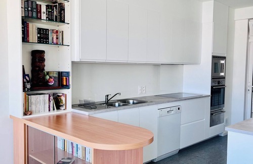 Ixelles Apartment | Private room in beautiful shared skyline retreat