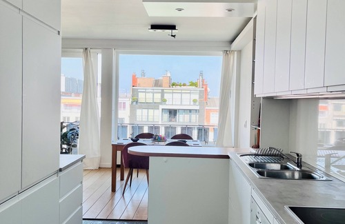 Ixelles Apartment | Private room in beautiful shared skyline retreat