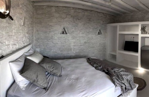 Tinos Town Apartment | Private Room in Cycladic Villa