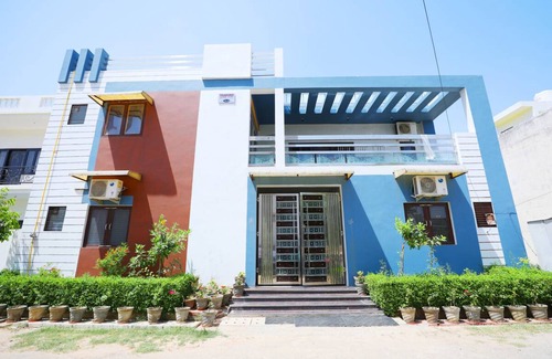 Agra Resort | Private room ∙ 3 guests