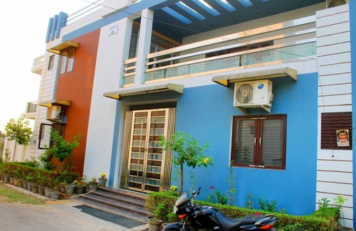 Agra Resort | Private room ∙ 3 guests