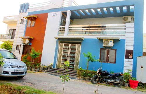 Agra Resort | Private room ∙ 3 guests