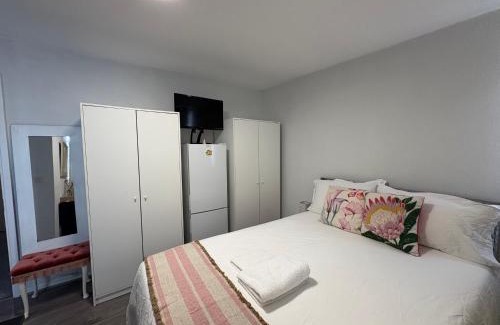 Wood Green House | Private room in North London En-suite