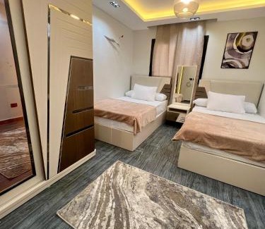 Al-Jumruk Apartment | Private Room in shared apartment with Sea View Balcony