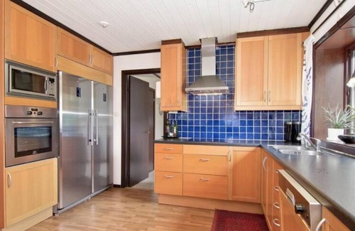 Umea House | Private Room in Shared House-Close to University and Hospital-1