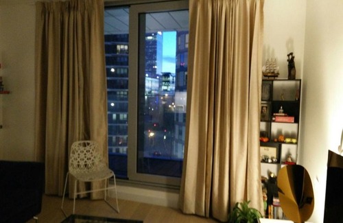 Canary Wharf House | Private room in shared luxury canary wharf apartment