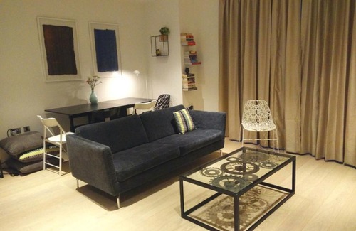 Canary Wharf House | Private room in shared luxury canary wharf apartment