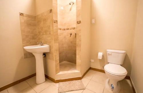 Urdesa House | Private Room in Urdesa Central Guayaquil