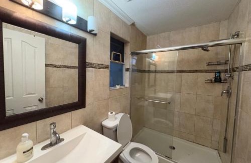 Delta House | Private Room Near Scott Road, Transit, Shopping, Airport 25 Min