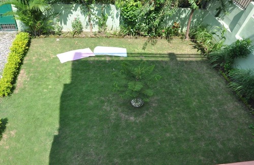 Rishikesh Villa | Private Room on the Green Side of Ganga