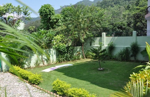 Rishikesh Villa | Private Room on the Green Side of Ganga