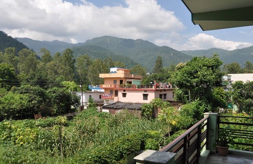 Rishikesh Villa | Private Room on the Green Side of Ganga