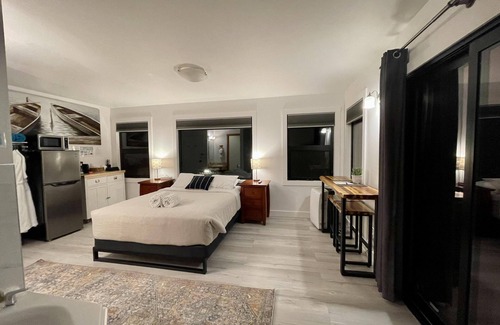 Ucluelet Hotel | Private Room on Waterfront property with Hot Tub & Firepit - Sea Esta