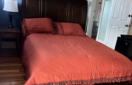 Berkeley Springs Apartment | Private room with walking distance to town square, shopping, dining shows & more