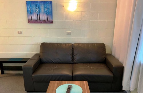 Strathmerton House | Private Room with Bathroom and Great Rate