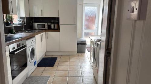 Avonmouth House | Private Room with Ensuite 7