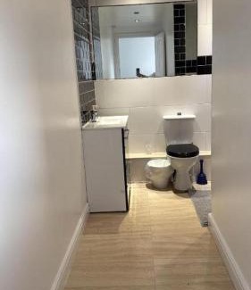 Avonmouth House | Private Room with Ensuite 7