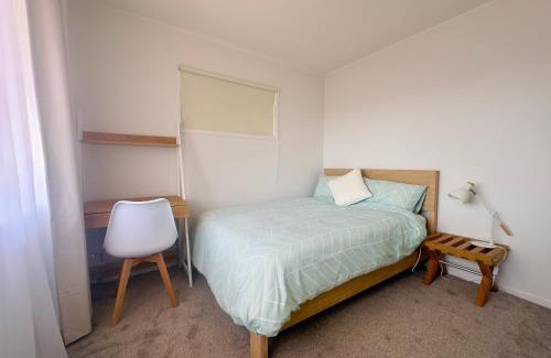 Glenfield House | Private room with separate bathroom and carpark