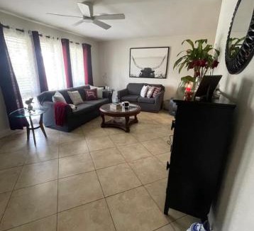 Park East House | Private room with shared bathroom in Hollywood area
