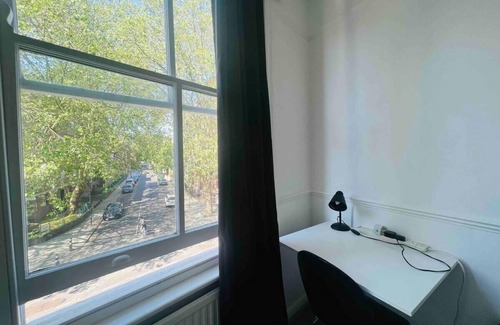 King's Cross Apartment | Private Rooms for 7 People with Bathroom