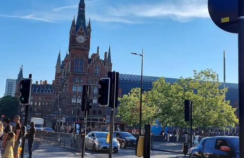 King's Cross Apartment | Private Rooms for 7 People with Bathroom