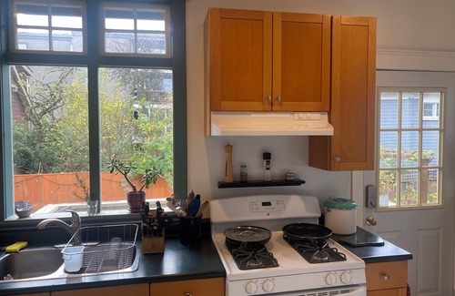 Kitsilano House | Private rooms in a heritage house on Kitsilano, Vancouver BC. 25-158782