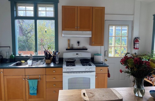 Kitsilano House | Private rooms in a heritage house on Kitsilano, Vancouver BC. 25-158782