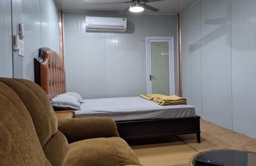 South West House | Private Rooms with International Airport View