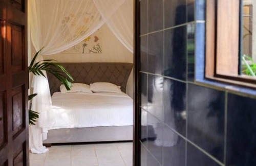 Kilifi Cottage | Private Rustic Seaside Cottage enveloped in forest