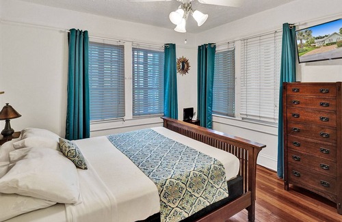 Victoria Park House | Private Salt Wtr Pool/Spa-1.4 mi FLL Art District