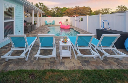 Riviera Beach Cottage | Private Saltwater Pool! LUX Vibe! Dogs Ok! Golf Cart! 3 Mins To Beach! Sleeps 9!