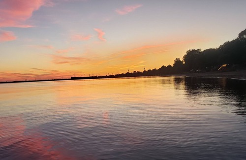 Wainfleet Cottage | Private sand beach. Lakefront. Spacious LongBeachCottages.com – Cottage #5