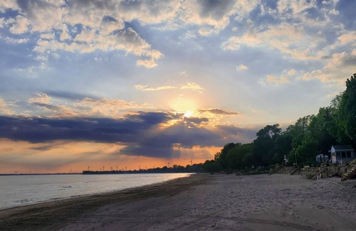 Wainfleet Cottage | Private sand beach. Lakefront. Spacious LongBeachCottages.com – Cottage #5