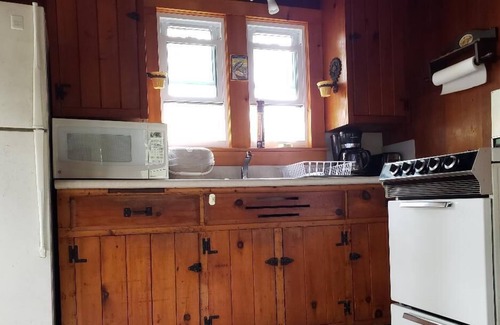 Wainfleet Cottage | Private sand beach. Lakeview. Spacious LongBeachCottages.com – Cottage #7