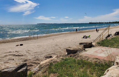 Wainfleet Cottage | Private sand beach. Lakeview. Spacious LongBeachCottages.com – Cottage #7