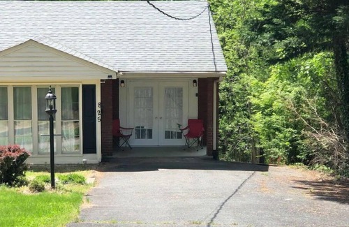 Lynchburg House | Private, Sanitized Loft, with Discounts Sleeps 2