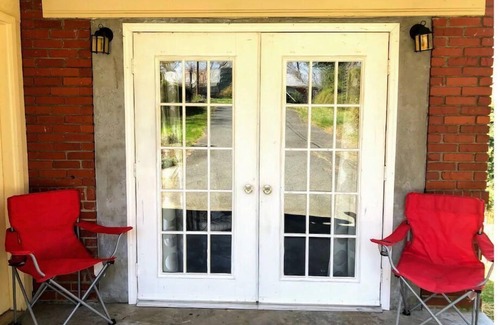 Lynchburg House | Private, Sanitized Loft, with Discounts Sleeps 2