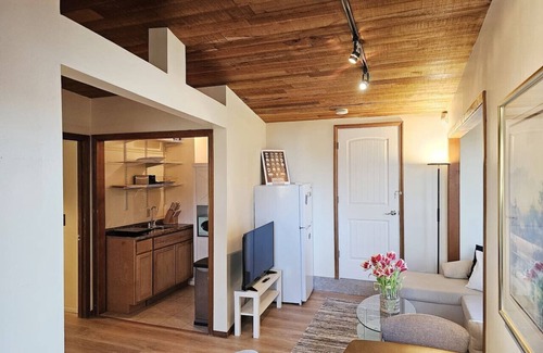 Sammamish Apartment | Private & Serene 2BR with Amazing Lake Sammamish Views