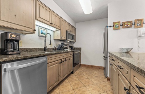 Steamboat Springs Condo | Private Shuttle in Winter, Free Bus Route, Convenient Location - Hot Tub & Pool