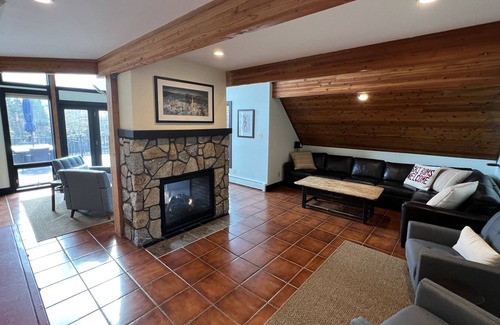 Stowe Hollow Ski Chalet | Private Ski Chalet with Breathtaking Pinnacle Views