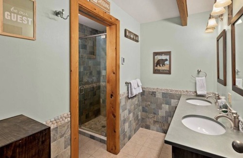Stowe Hollow Ski Chalet | Private Ski Chalet with Breathtaking Pinnacle Views