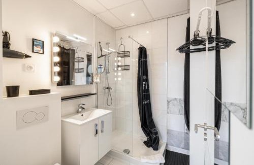 Cannes City Centre Apartment | PRIVATE - Small studio for two at 5 minutes from Croisette