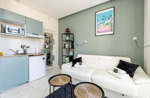 Cannes City Centre Apartment | PRIVATE - Small studio for two at 5 minutes from Croisette