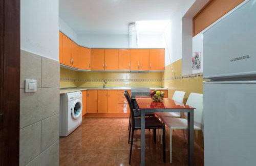 Vecindario House | Private Solarium - 2BR House Near the Airport