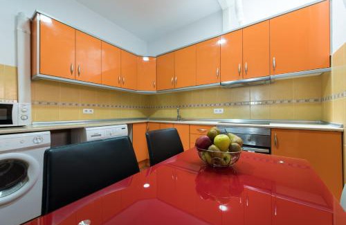 Vecindario House | Private Solarium - 2BR House Near the Airport