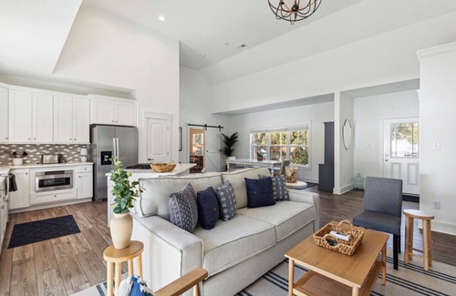 Isle of Palms House | Private Spa/Pool, Additional Suite, 2 Blocks to the Beach- The Palma