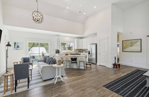 Isle of Palms House | Private Spa/Pool, Additional Suite, 2 Blocks to the Beach- The Palma