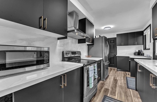 Hamilton House | Private & Spacious 6BR Home ~ Hamilton ~ Comfort