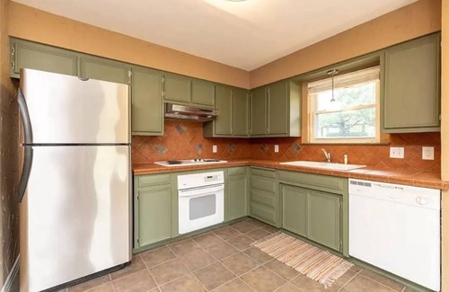 Bedford Apartment | Private, Spacious Guesthouse by DFW Airport