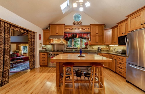 Westhaven-Moonstone House | Private & Spacious *Hot Tub* In the Redwoods